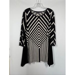 Coco Bianco shark bite black white top size small